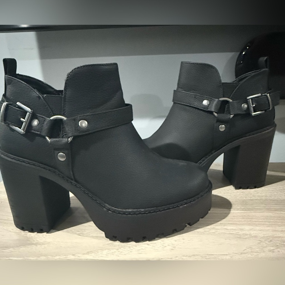 Torrid Platform Black Heeled Boots Size 8.5- Wide Width
